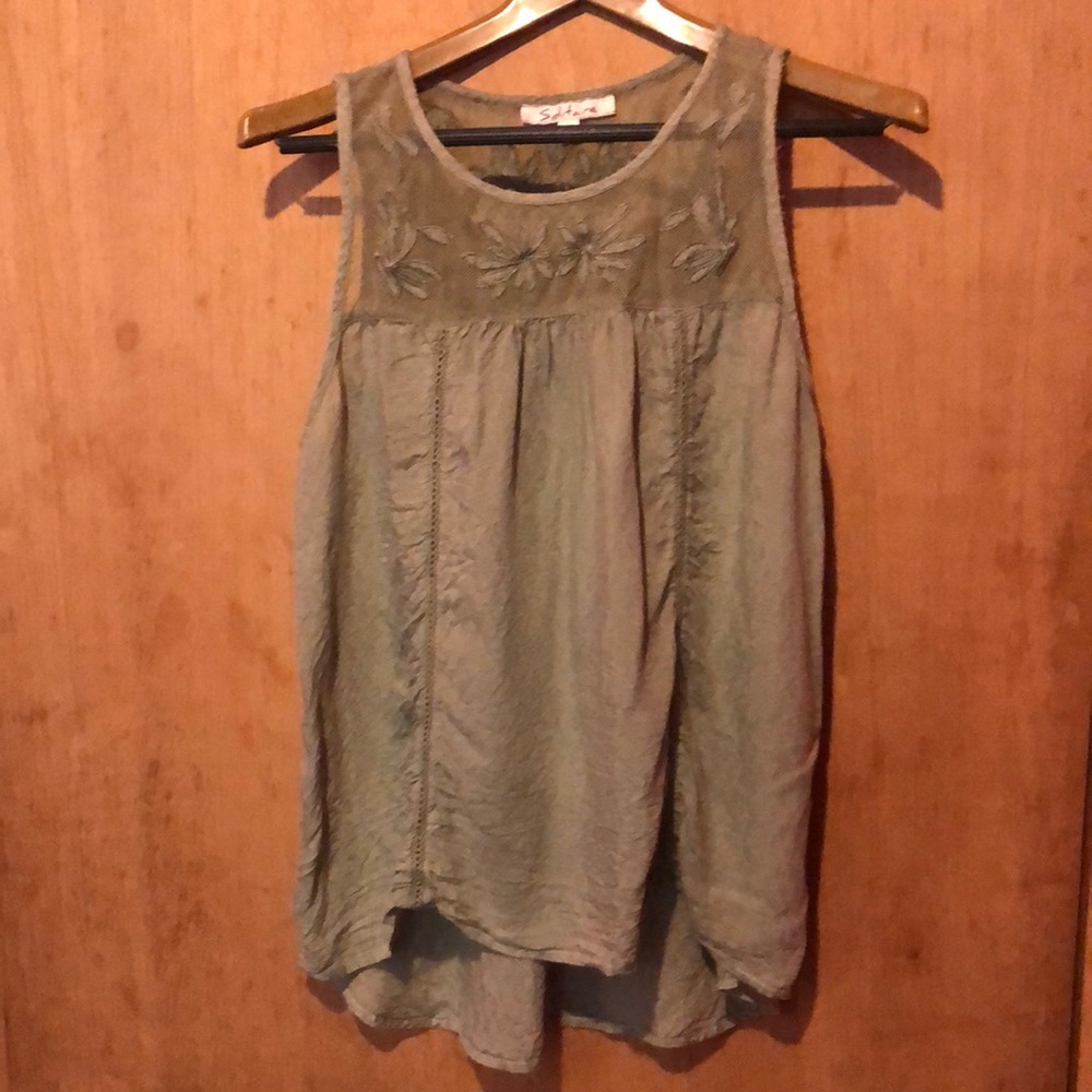 Solitaire Women’s medium Moss Green tank top.